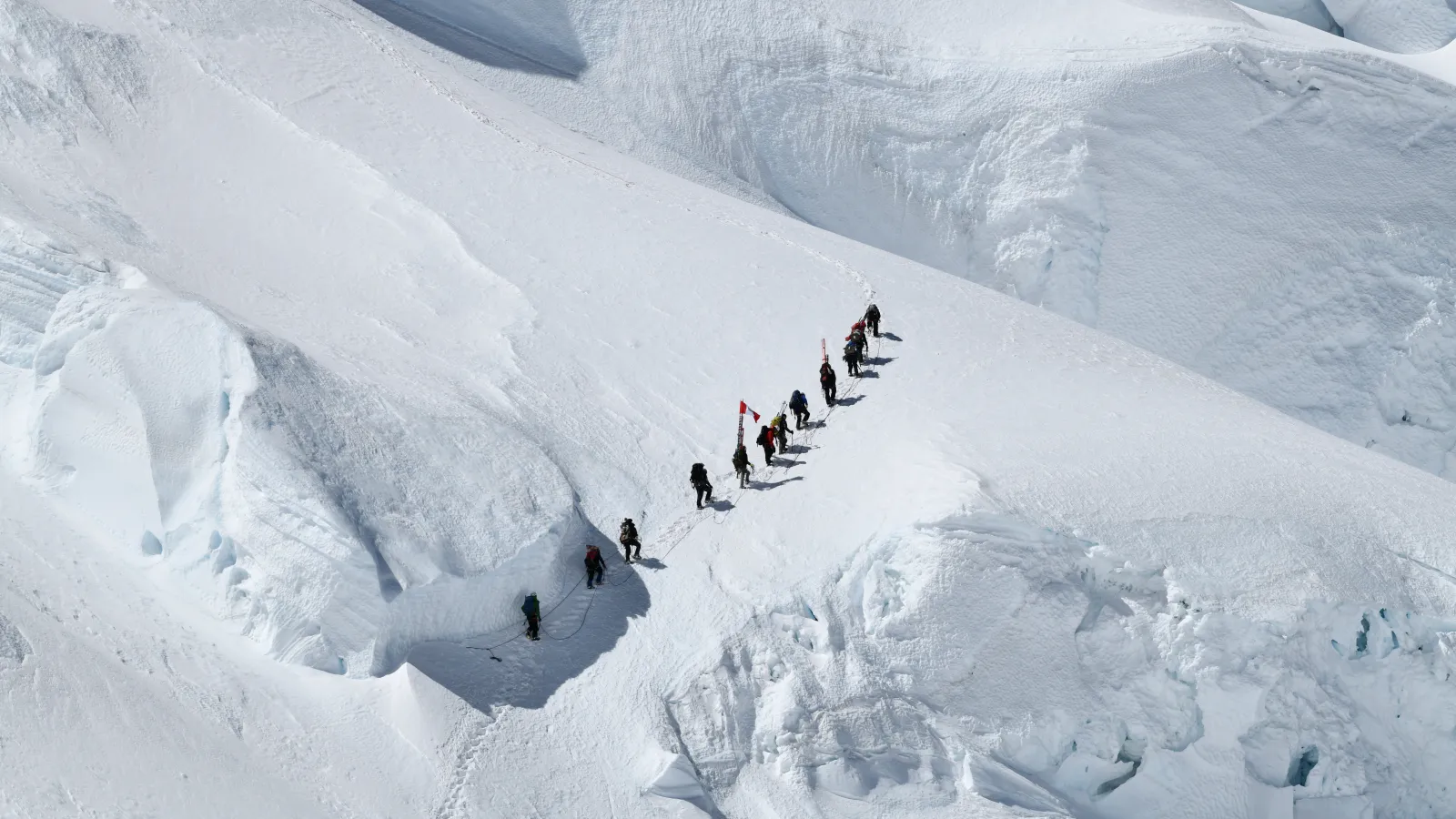 Huascaran Team Climbing on a snowy landscape 