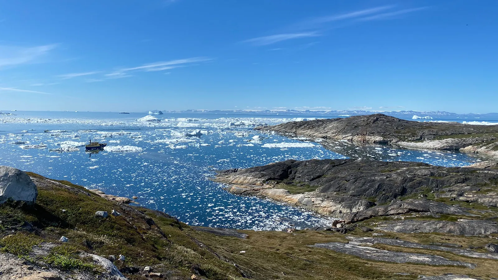 Greenland coast showcasing small glaciers in the water
