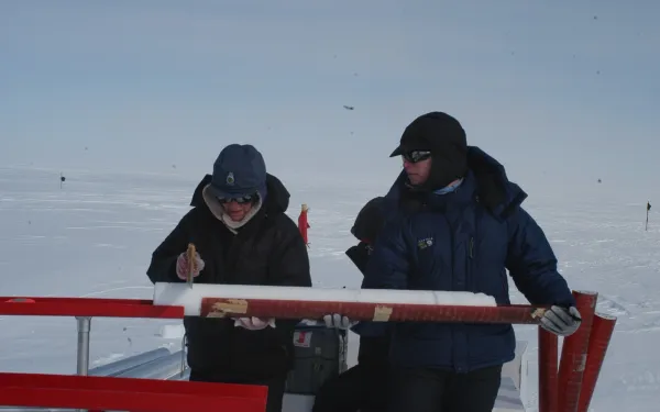 Field team in Greenland drilling ice cores